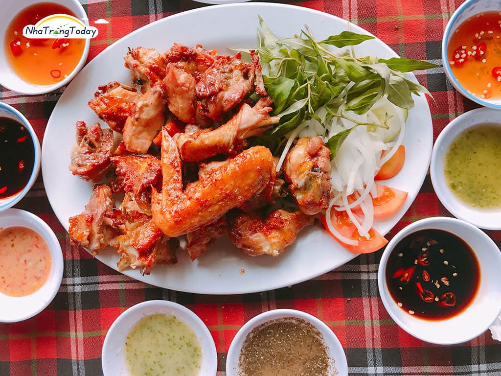Gà nướng là 1 món đặc sản ở Quán Đồng Xanh