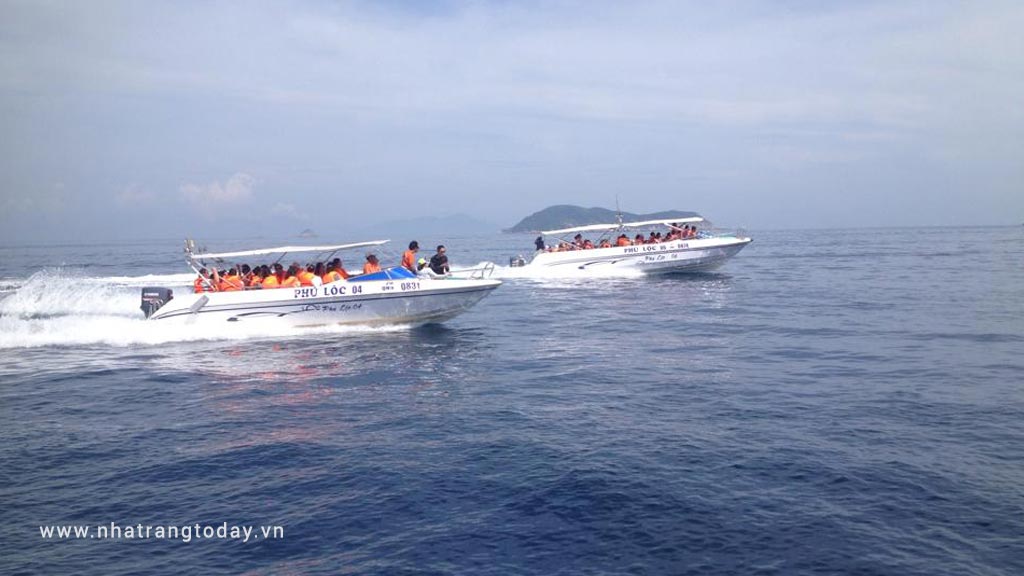 Thuê cano tham quan đảo Nha Trang